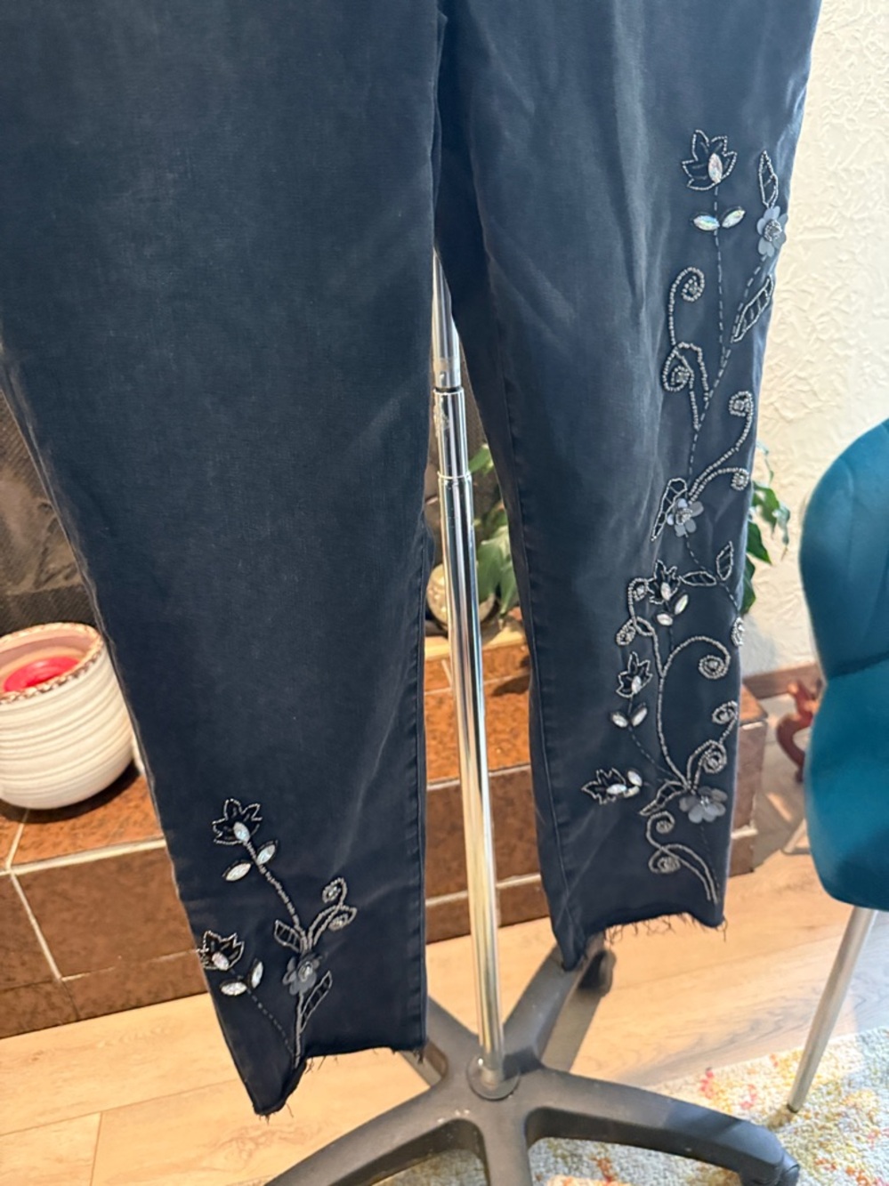 Chico's Black Embroidered Cropped Jeans - Picture 4 of 7